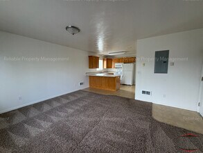 3124 E Chasewood Dr, Unit 4 in Ammon, ID - Foto de edificio - Building Photo