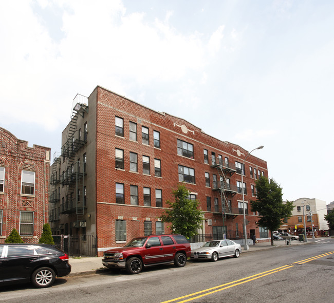 49 Riverdale Ave in Brooklyn, NY - Building Photo - Building Photo