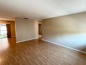 7208 55th Ave N in St. Petersburg, FL - Building Photo - Building Photo