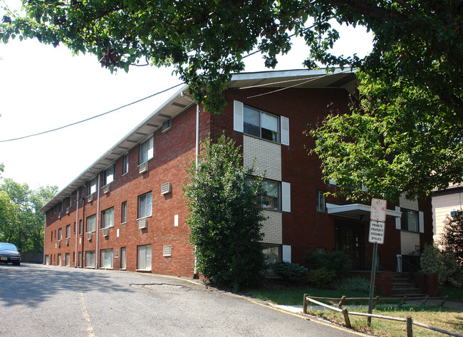 76 E Westfield Ave in Roselle Park, NJ - Building Photo - Building Photo