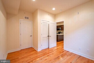 1242 Point Breeze Ave in Philadelphia, PA - Building Photo - Building Photo