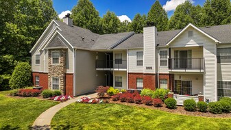 Crowne Park in Winston-Salem, NC - Building Photo