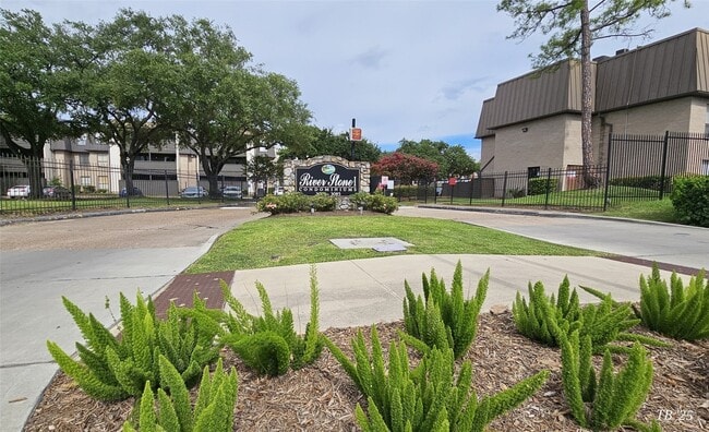 property at 3025 Walnut Bend Ln