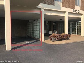 600 W Brown St in Birmingham, MI - Building Photo - Building Photo