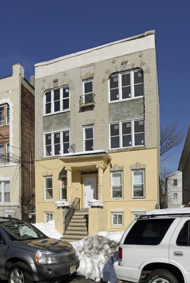 142 Bostwick Ave in Jersey City, NJ - Building Photo - Building Photo