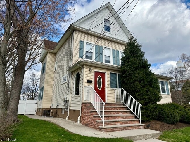 property at 302 Walnut Ave