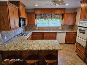 705 N G St in Tulare, CA - Building Photo - Building Photo