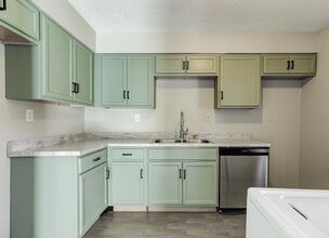 2291 Madison Ave in Memphis, TN - Foto de edificio - Building Photo