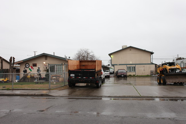 514 Angelus St in Turlock, CA - Foto de edificio - Building Photo