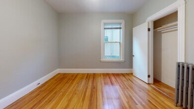 106 Highland Ave, Unit 1 in Somerville, MA - Foto de edificio - Building Photo