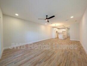 335 5th Ave S in Jacksonville Beach, FL - Building Photo - Building Photo