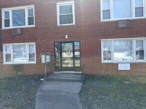 15200 Martin Luther King Jr Dr in Dolton, IL - Building Photo - Building Photo
