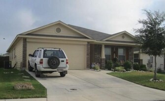 8451 Blackstone Cove in Converse, TX - Building Photo