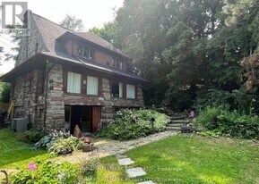 104 Ridgewood Rd in Toronto, ON - Building Photo