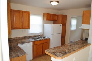 504 Fairmont St in Bluefield, WV - Building Photo