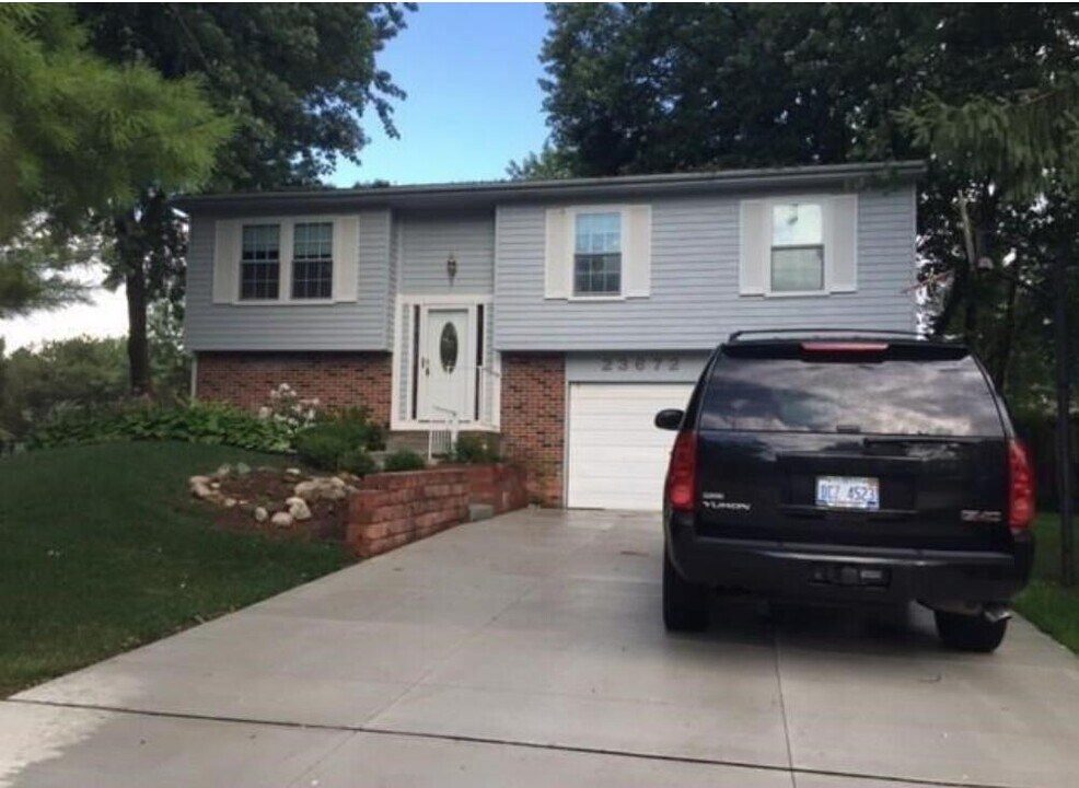 23672 Londonderry Dr in Novi, MI - Building Photo