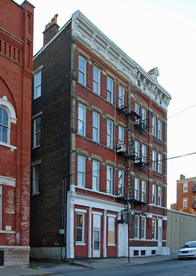 1906-1908 Elm St in Cincinnati, OH - Foto de edificio - Building Photo