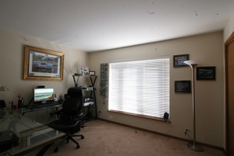 6415 Elm Street in Morton Grove, IL - Building Photo - Interior Photo