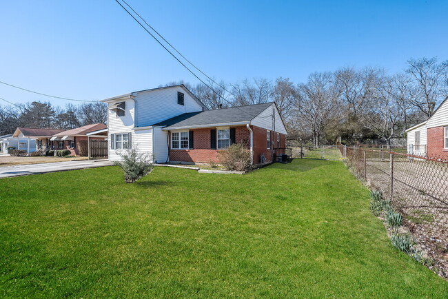 5299 Sharon St in Forest Park, GA - Building Photo - Building Photo