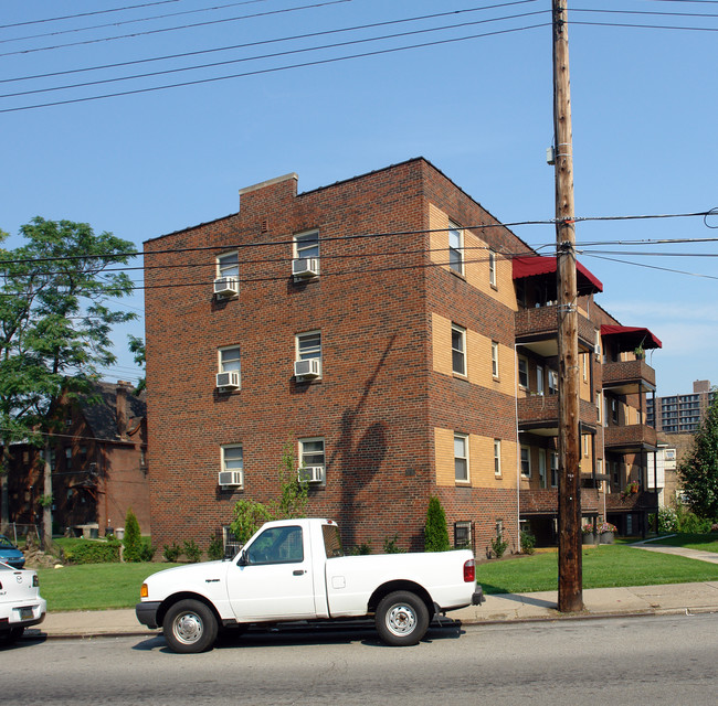 5731 Ellsworth Ave in Pittsburgh, PA - Foto de edificio - Building Photo