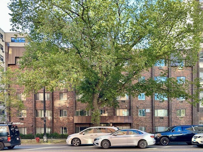 property at 5820 N Sheridan Rd