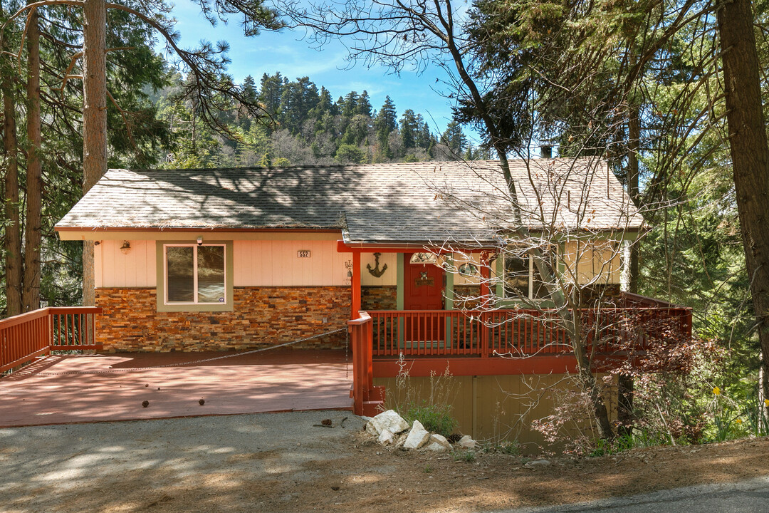 552 Sunderland Ct in Lake Arrowhead, CA - Building Photo