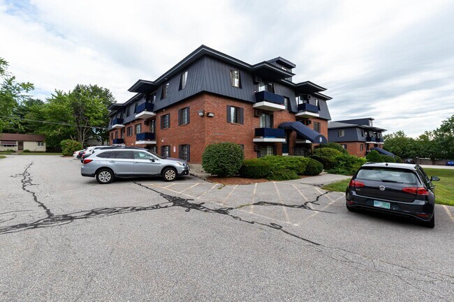 64 Dunbarton Rd in Manchester, NH - Building Photo - Building Photo