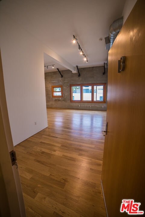 8 Brooks Ave in Los Angeles, CA - Building Photo - Building Photo