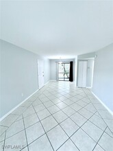 1420 Green Valley Cir in Naples, FL - Foto de edificio - Building Photo