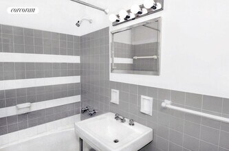 230 E 79th St in New York, NY - Building Photo - Building Photo