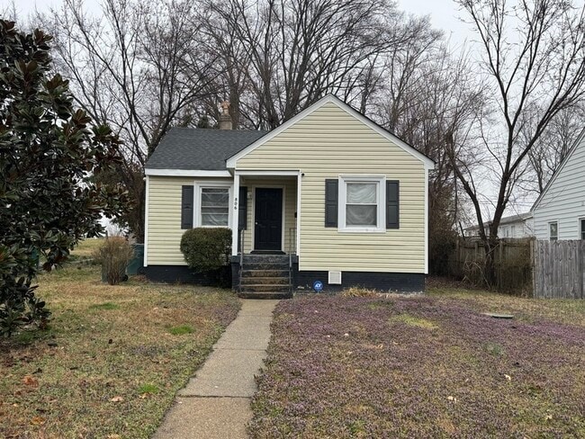 property at 806 Savannah Ave