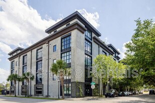 1 Cool Blow St in Charleston, SC - Building Photo