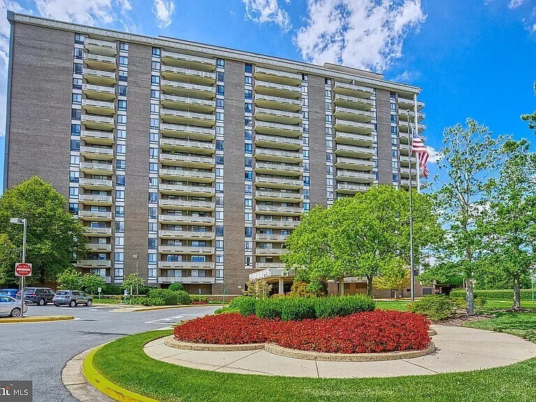 1800 Old Meadow Rd, Unit #1520 in McLean, VA - Foto de edificio
