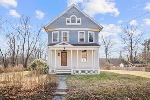 46 Hart St in Wethersfield, CT - Building Photo
