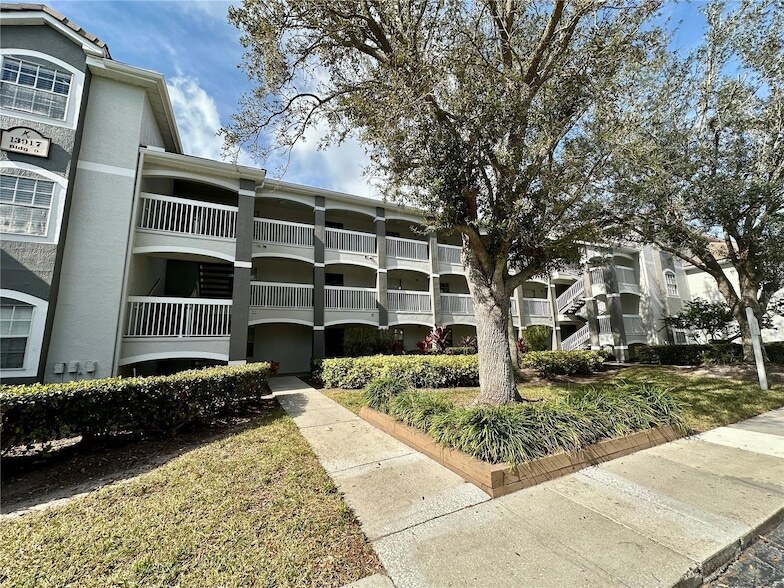 13917 Fairway Island Dr, Unit 922 in Orlando, FL - Building Photo