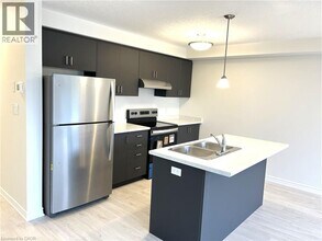 375 Benninger Dr in Kitchener, ON - Building Photo - Building Photo