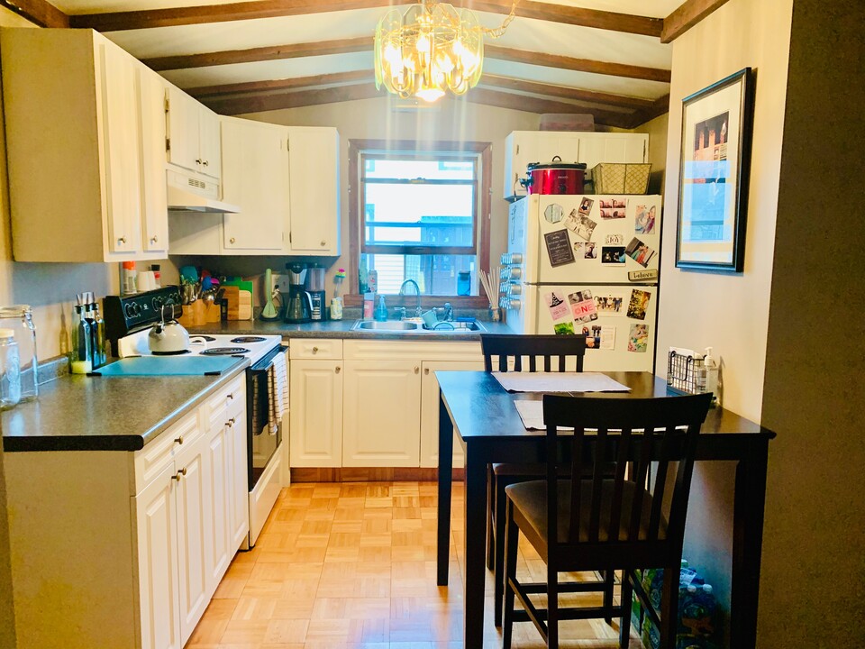 12 Baker St, Unit Second Floor in Oneonta, NY - Building Photo