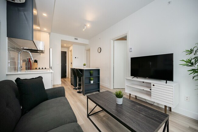 1055 Rue de la Montagne in Montréal, QC - Building Photo - Building Photo