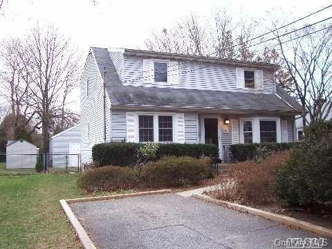 11 Wilhow Ct in Northport, NY - Building Photo - Building Photo