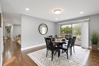 327 Musial Cir in Bolingbrook, IL - Foto de edificio - Building Photo