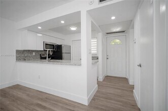 2800 NE 203rd St in Miami, FL - Building Photo - Building Photo