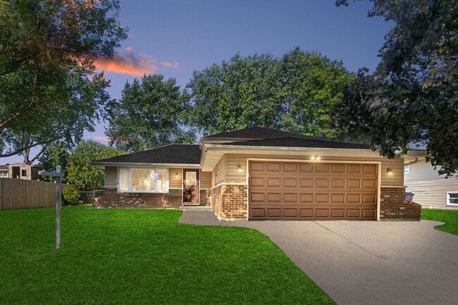 630 Kenilworth Ave in South Elgin, IL - Foto de edificio - Building Photo