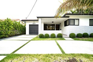 8811 Carlyle Ave in Surfside, FL - Building Photo