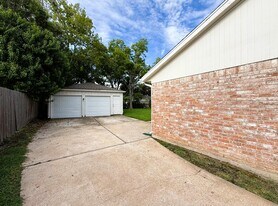 8814 Stroud Dr in Houston, TX - Building Photo