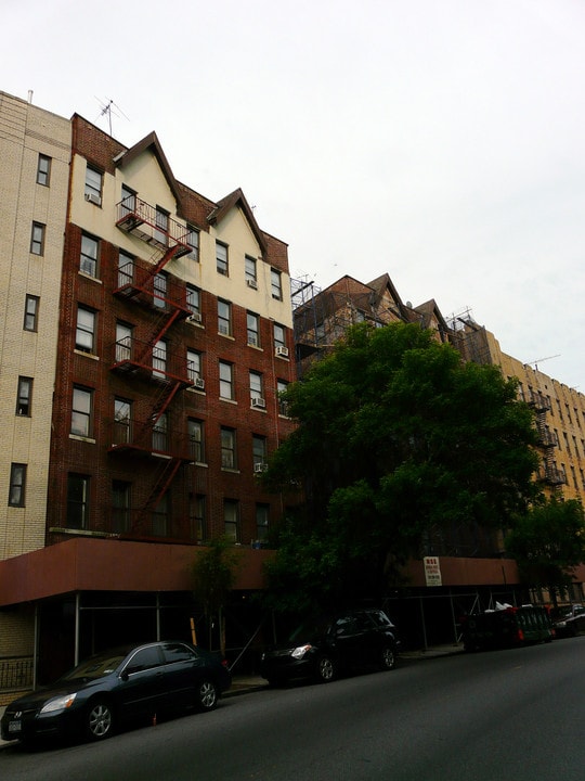 66 W Gun Hill Rd in Bronx, NY - Foto de edificio