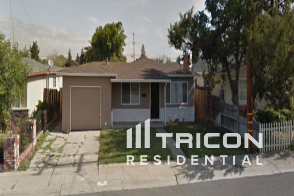 48 W Leland Rd in Pittsburg, CA - Building Photo