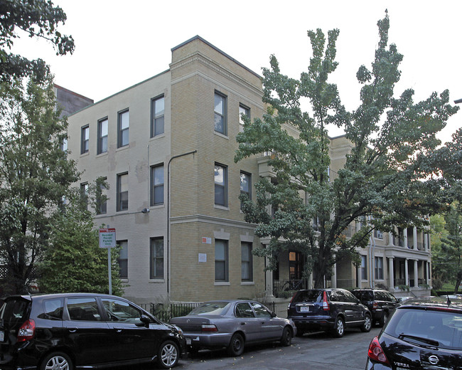 Carol Montrose Apartments in Brighton, MA - Foto de edificio - Building Photo