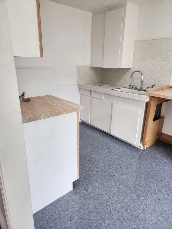 105 W Avenue H, Unit 103