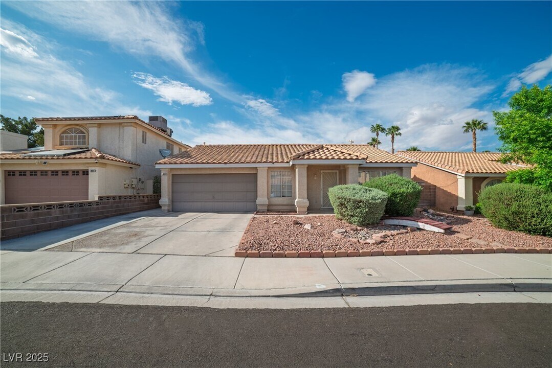 935 Derringer Ln in Henderson, NV - Building Photo