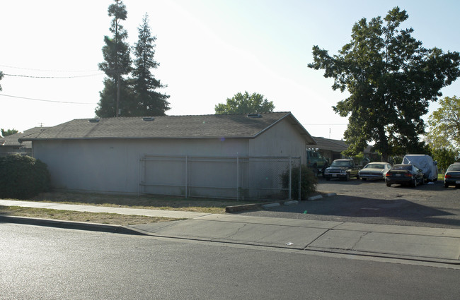 3904-3916 E Dwight Way in Fresno, CA - Building Photo - Building Photo